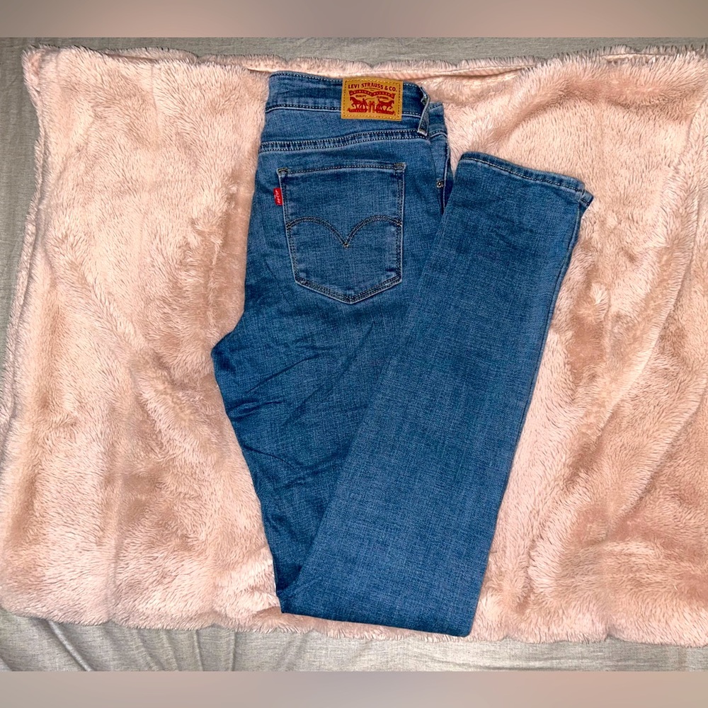 Levi’s 711 Skinny Jeans